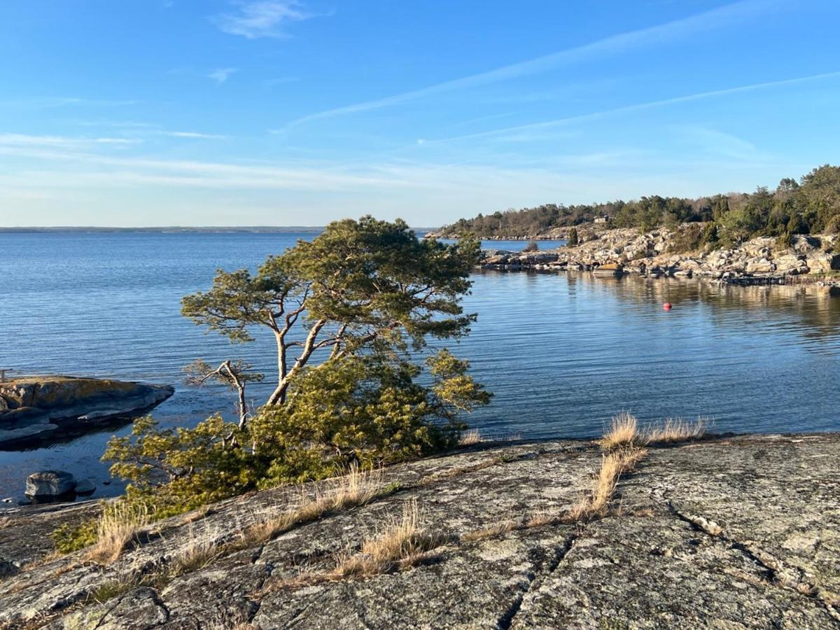 Exclusive Tranquil Villa By The Sea, Boat Available Drottningskär Exteriör bild